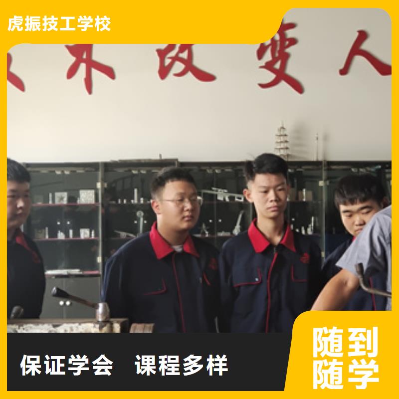 学数控加工中心哪学校好男孩子学什么技术有前途