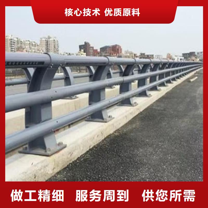 道路两侧防撞护栏样式新颖