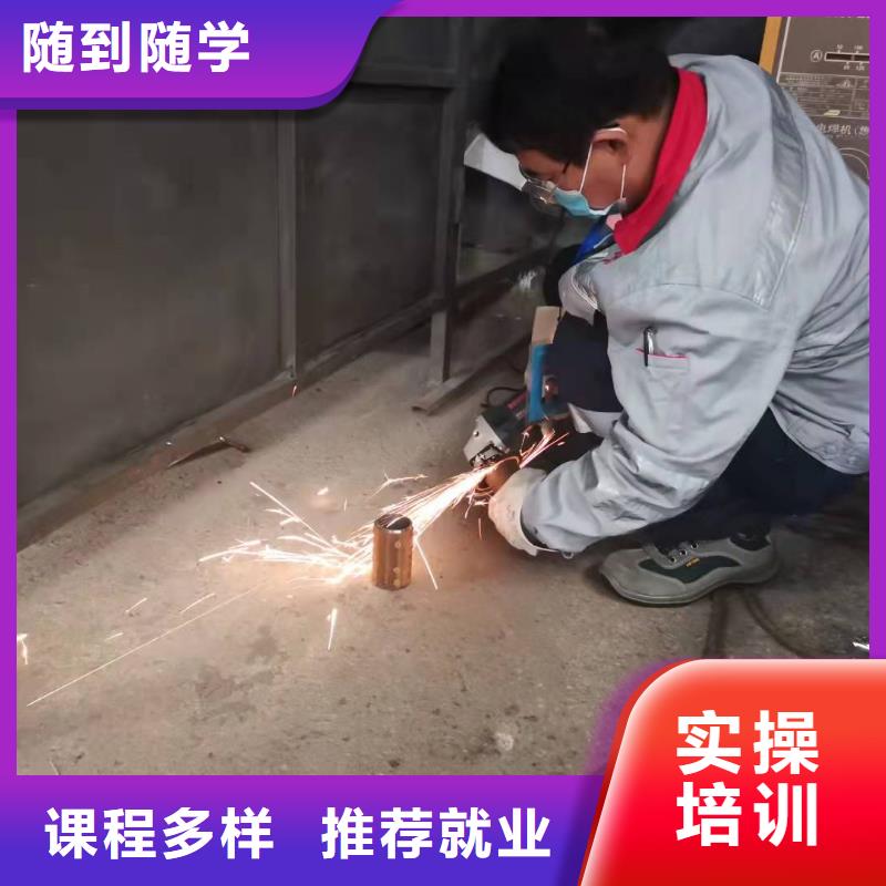 【焊工学校】虎振挖掘机学校老师专业