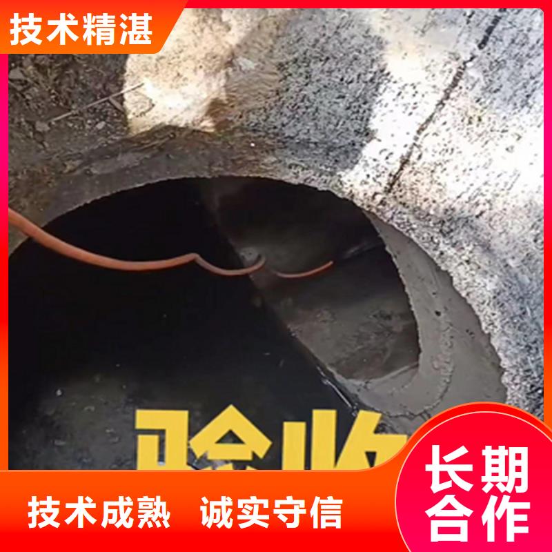 潜水员切割钢筋笼施工团队